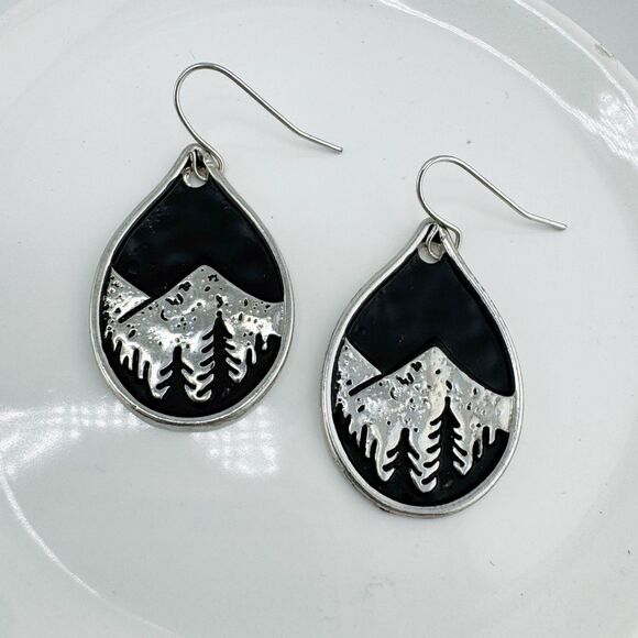 Unbranded Jewelry - Vintage Mountain Scene Teardrop Earrings Silver Black Nature Outdoorsy Boho